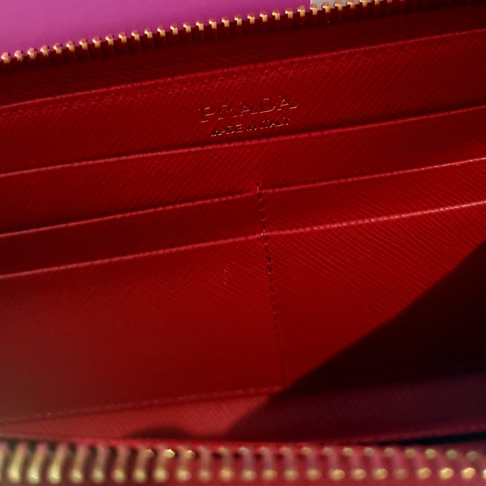 Prada Red Wallet with Gold Logo - Picture 2 of 3